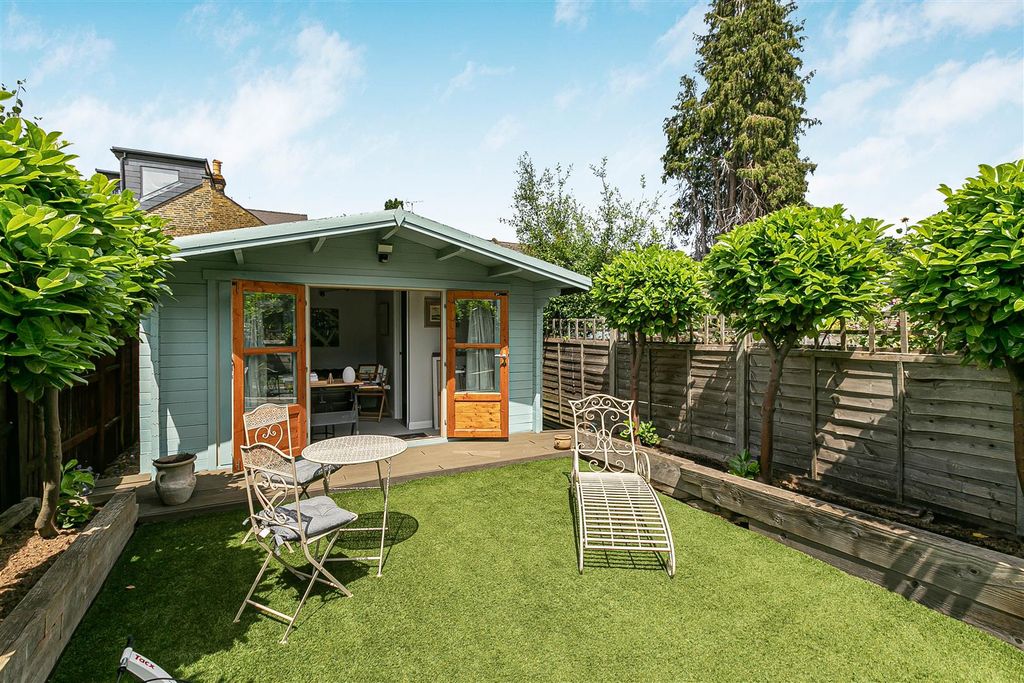 Property photo 3 of 34