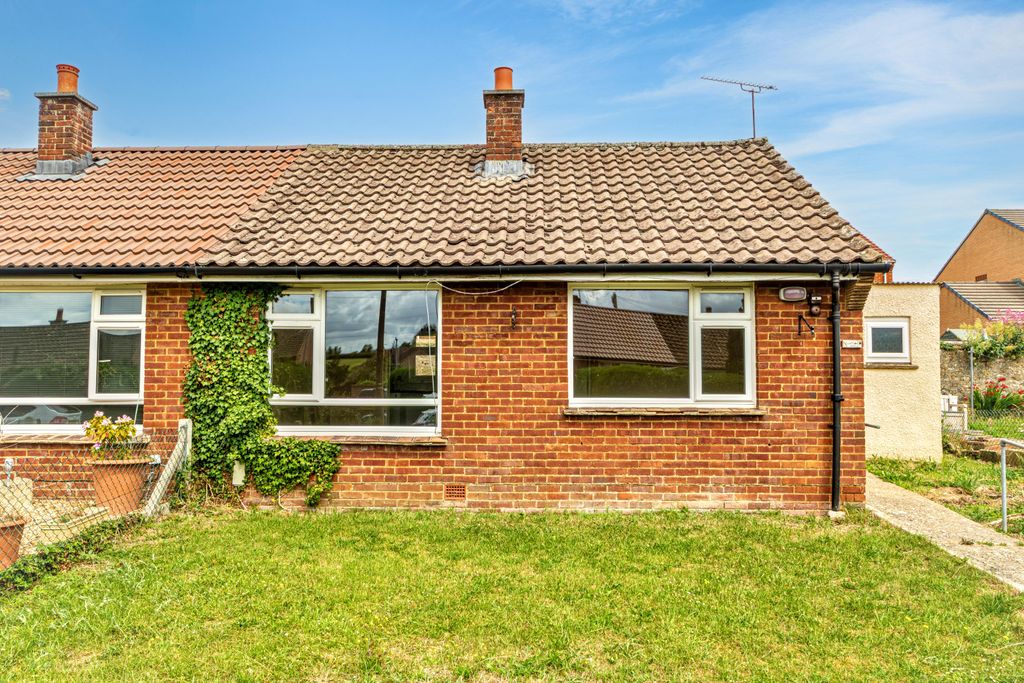 Property photo 1 of 14 122 Reids Piece, Purton, Wiltshire, Sn5 4Ay