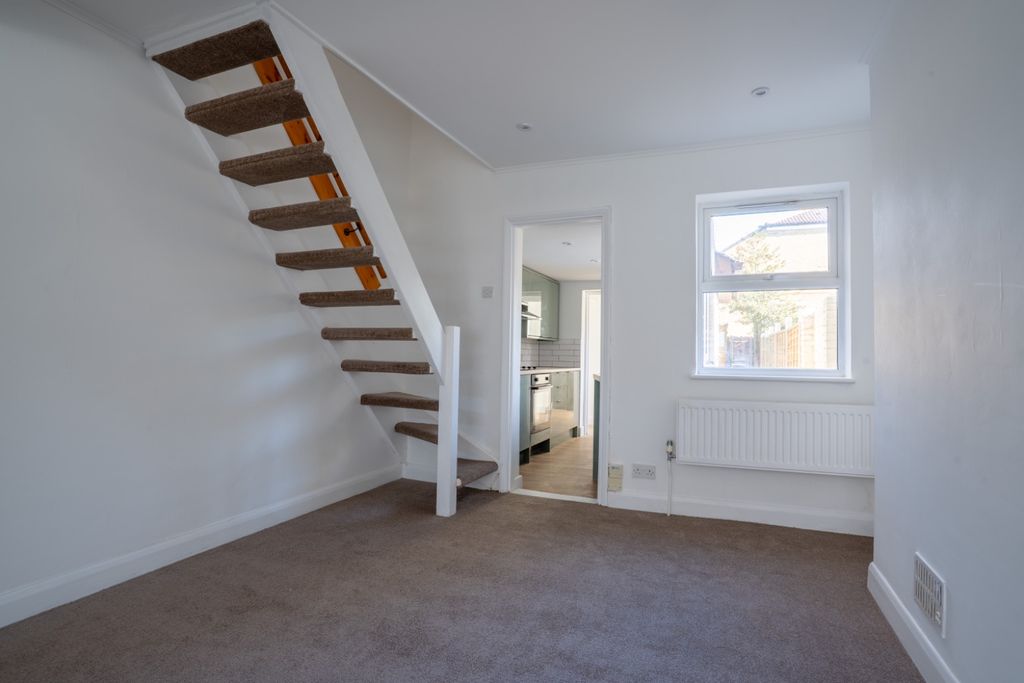 Property photo 3 of 17 4590342