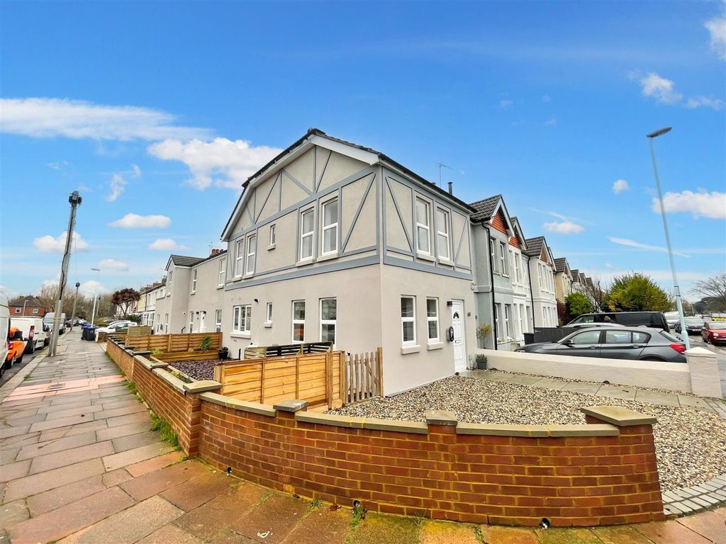 Property photo 1 of 10 External