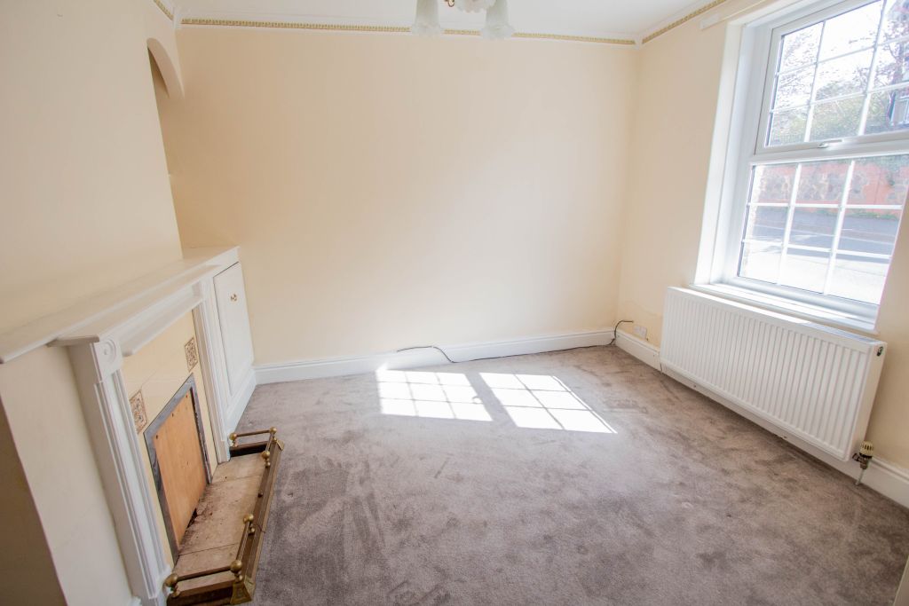 Property photo 3 of 9 Lounge