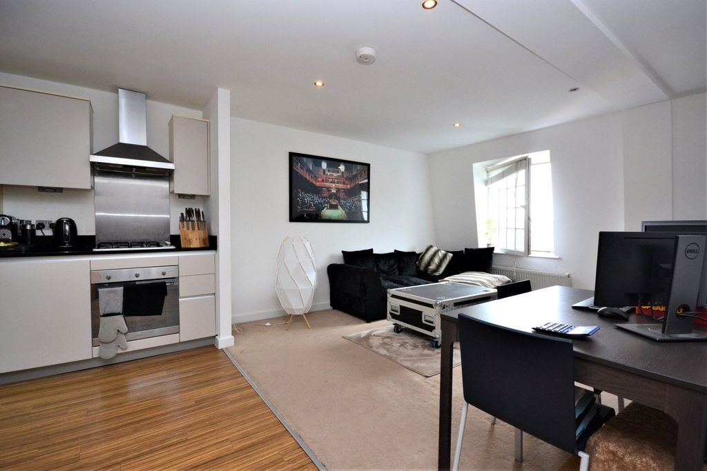 Property photo 2 of 6 Reception