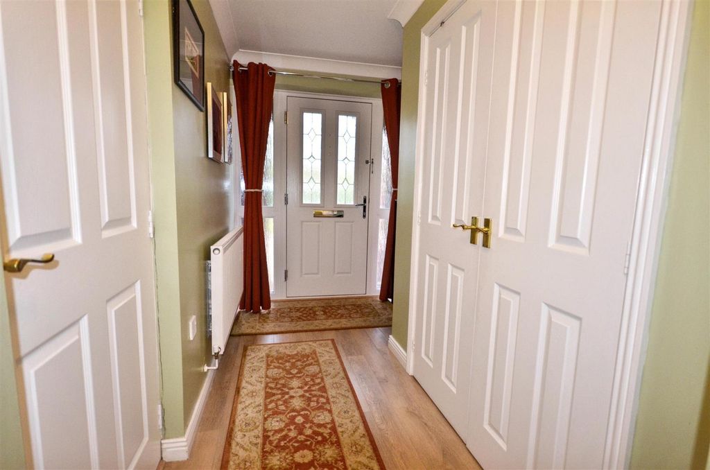 Property photo 2 of 22 Entrance Hall