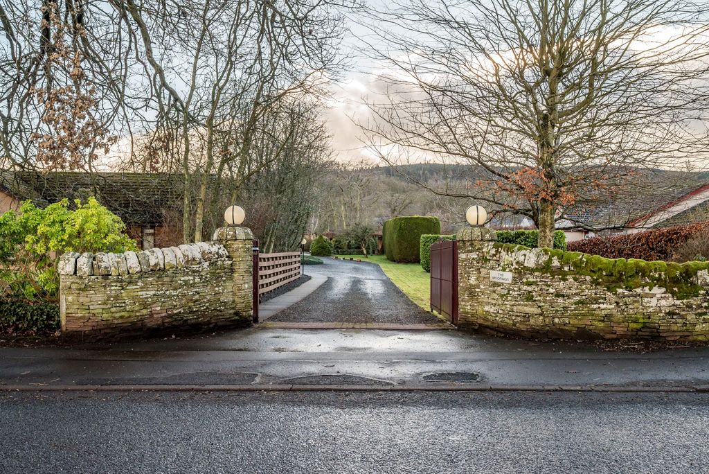 Property photo 3 of 28