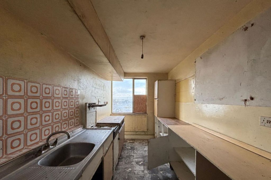 Property photo 3 of 9 Flat 27 Sentinel Square, London, Nw4 2En