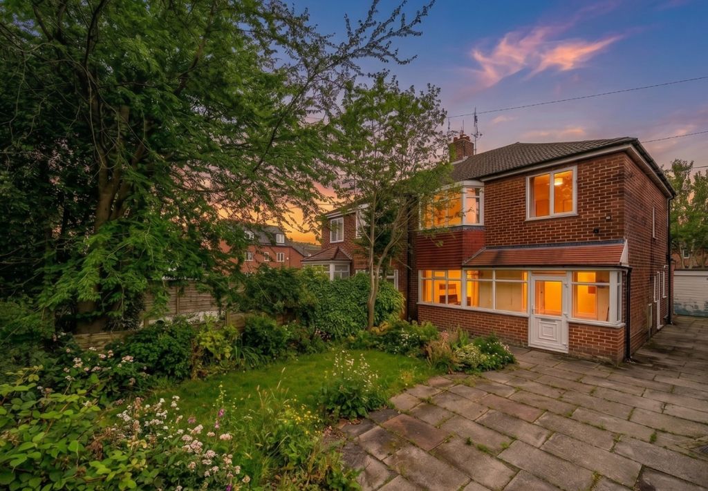 Property photo 1 of 11 External Dusk