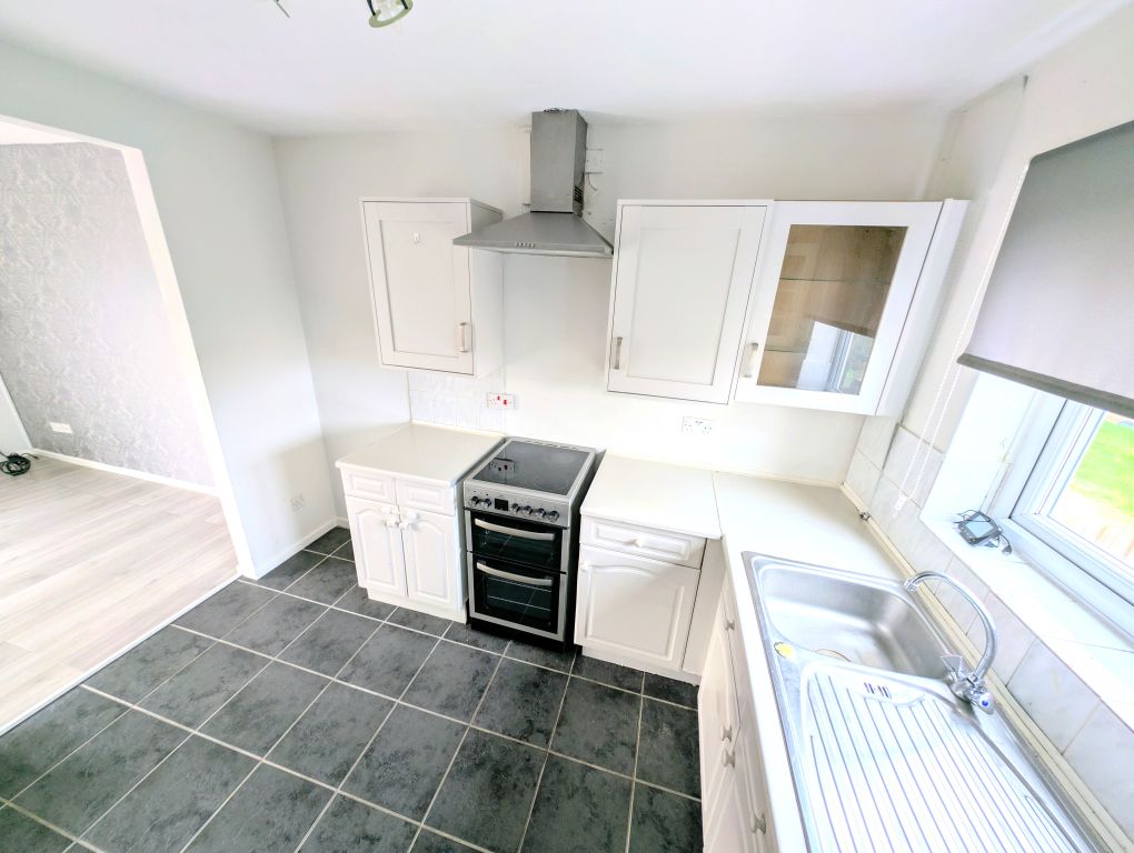 Property photo 2 of 8 Kitchen