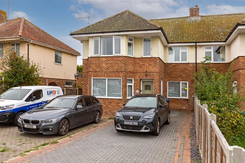 Property photo 1 of 12 Ardingly Drive_18.Jpg