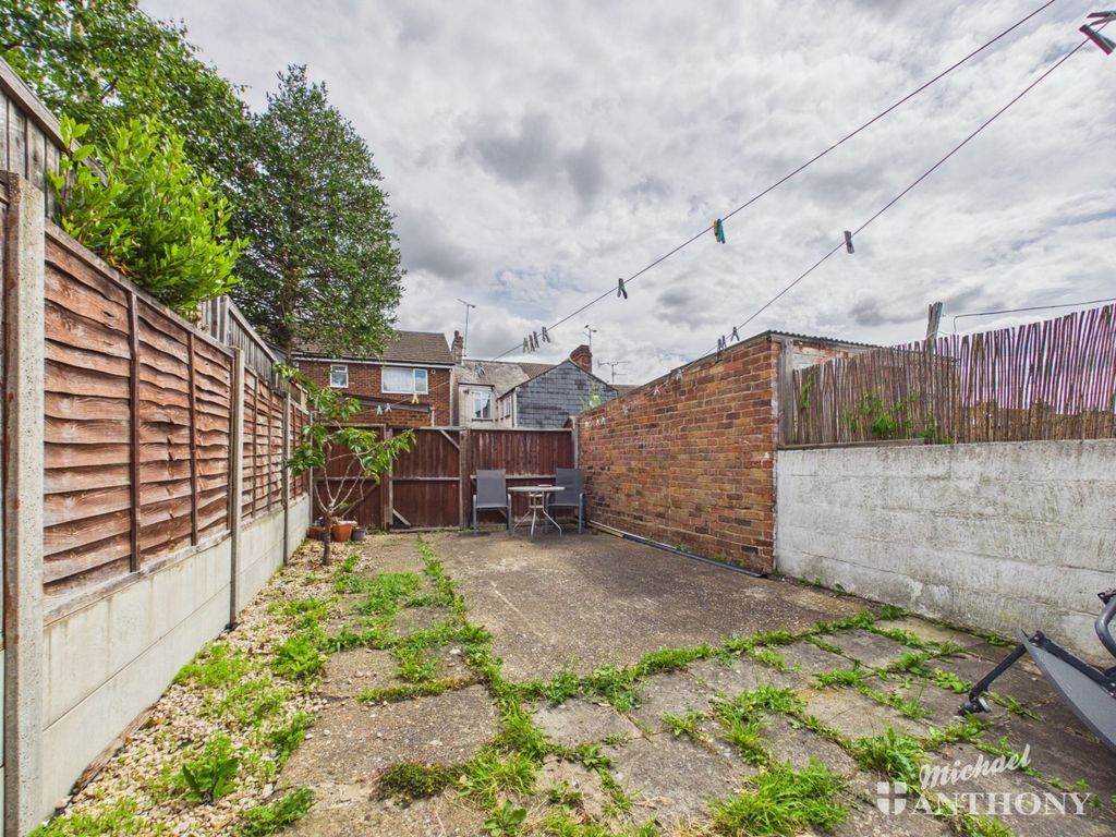 Property photo 2 of 10 Cam03852G0-Pr0715-Still009