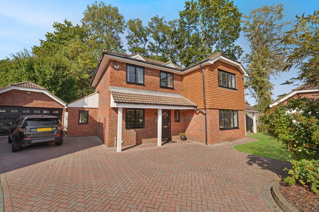 Property photo 1 of 25 High Grove, Br1