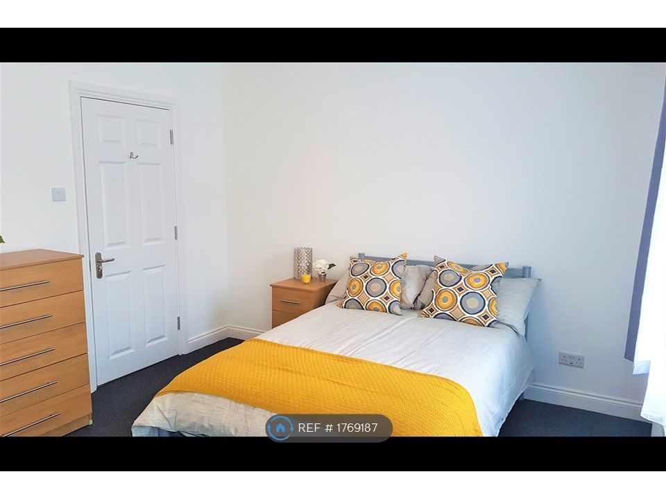 Property photo 2 of 11 Ensuite Room A Available Now!