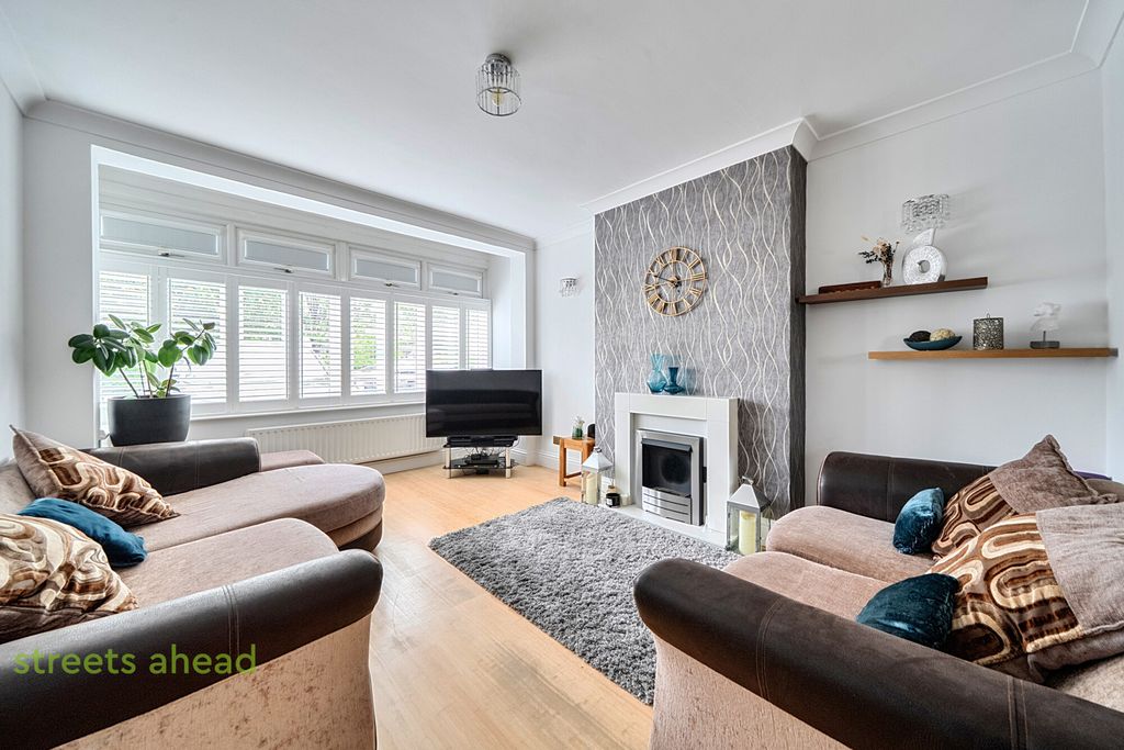 Property photo 2 of 20 798Cf1A5-E444-49E...