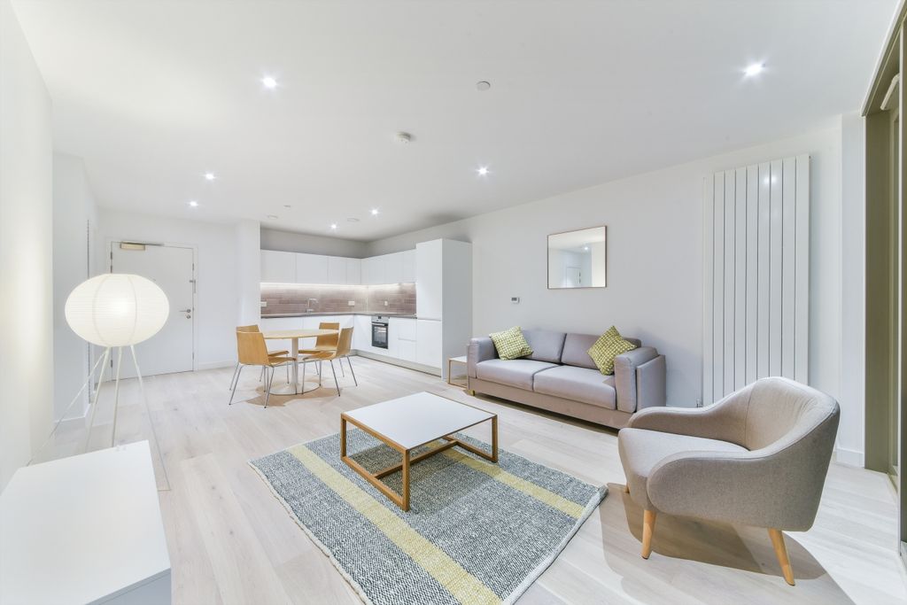 Property photo 1 of 8 Living Room