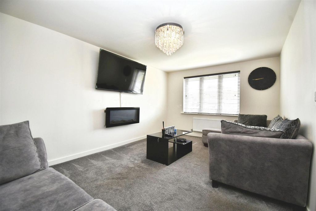 Property photo 2 of 24 Lounge
