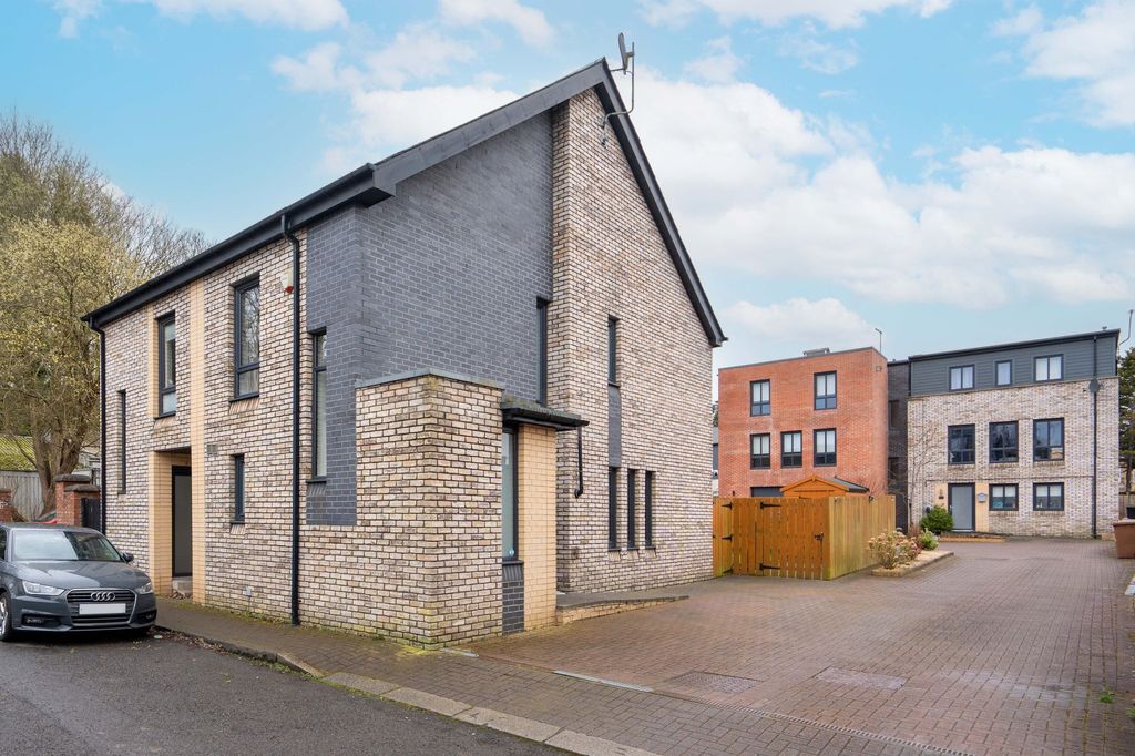 Property photo 1 of 31