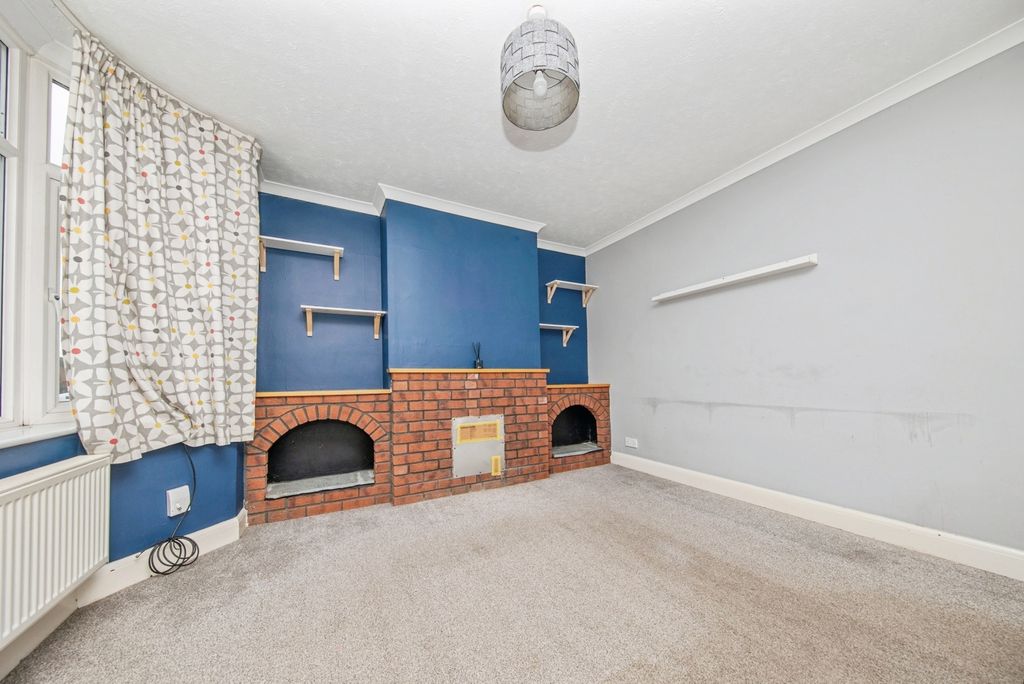 Property photo 3 of 17 Photo