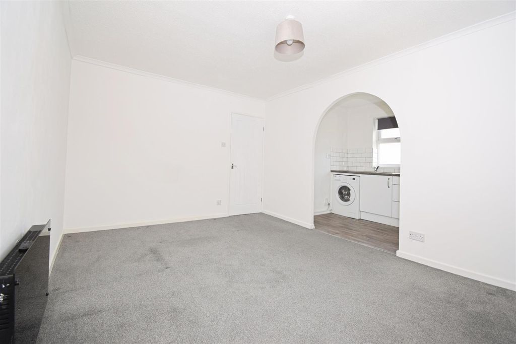 Property photo 3 of 10 Lounge