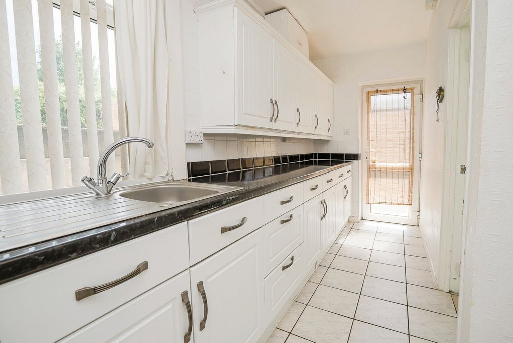 Property photo 2 of 17 Kitchen