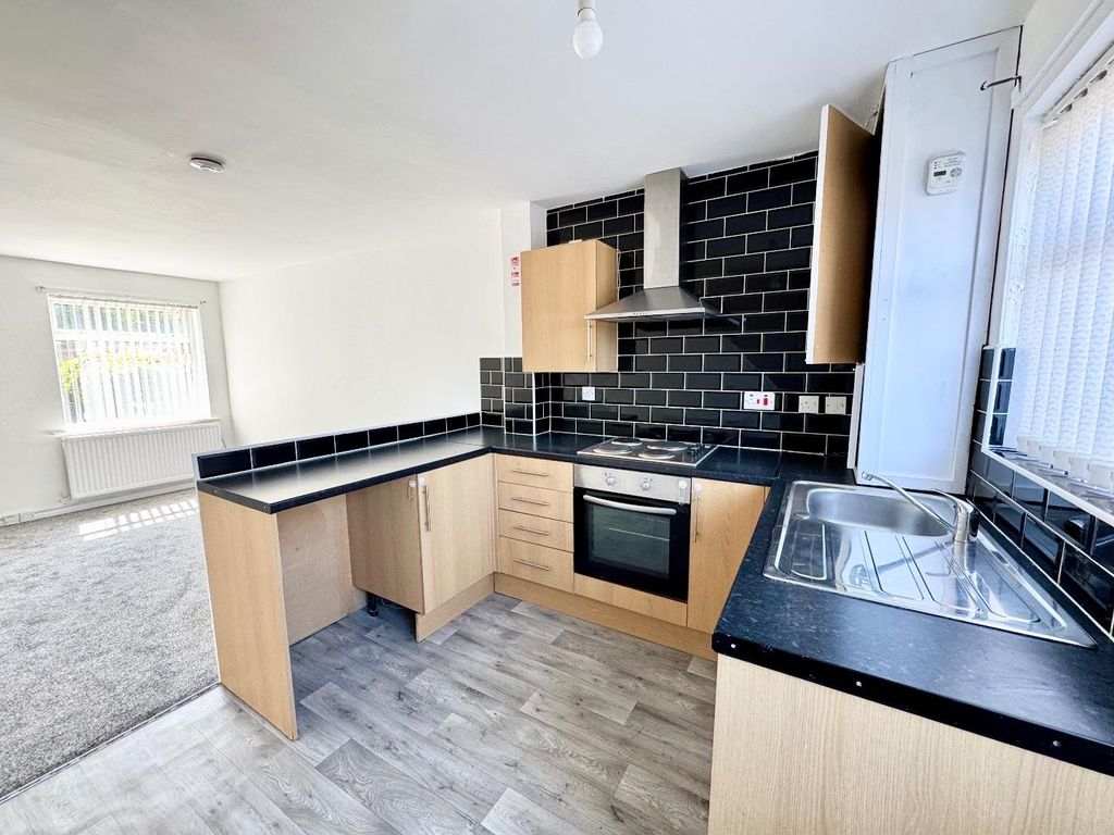 Property photo 2 of 8 Kitchen