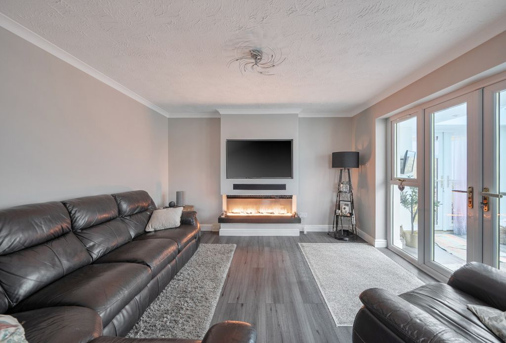 Property photo 3 of 16 1404570-13-69723F...