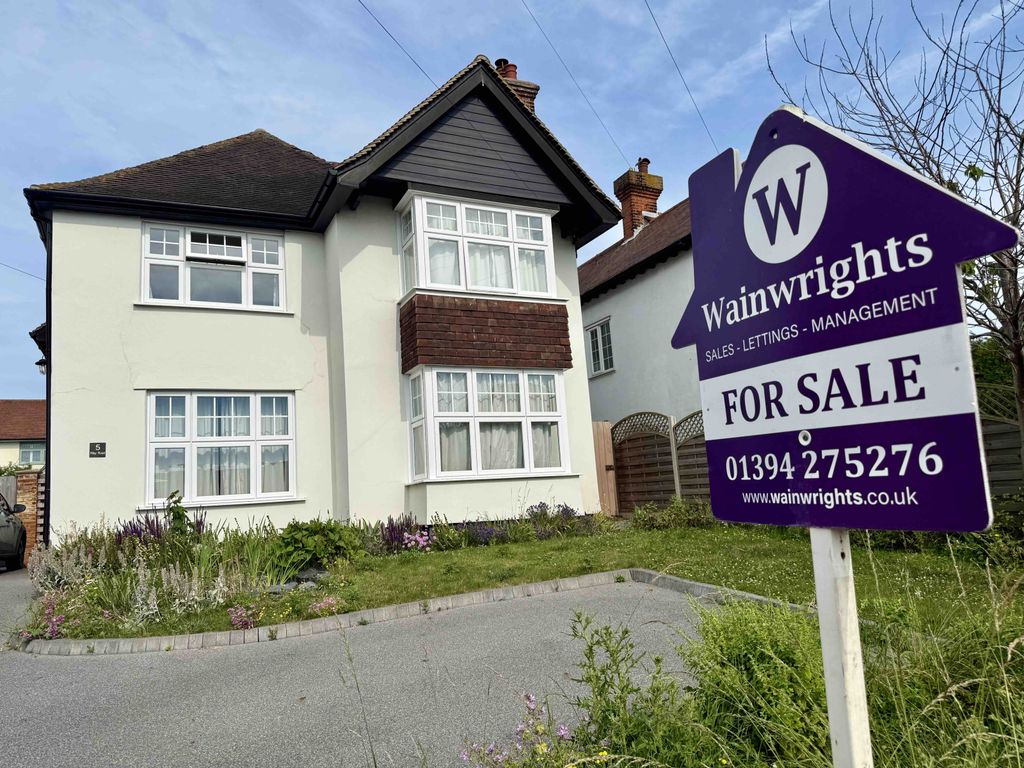 Property photo 1 of 31 3 Bedroom Detached House For Sale - Felixstowe - Wainwrights