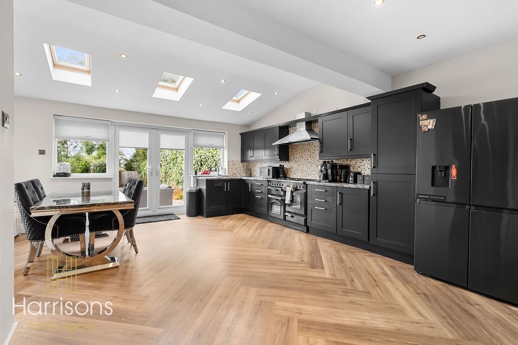 Property photo 2 of 24 4590665
