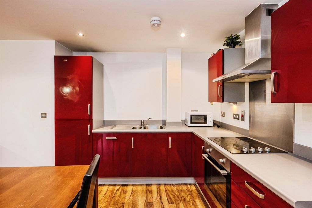 Property photo 2 of 18