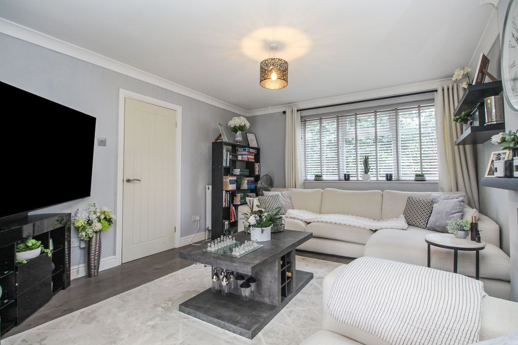 Property photo 2 of 21 Lounge