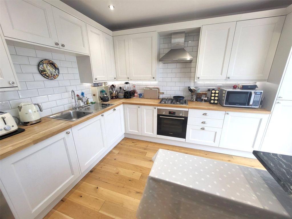 Property photo 3 of 28 Picture No. 13