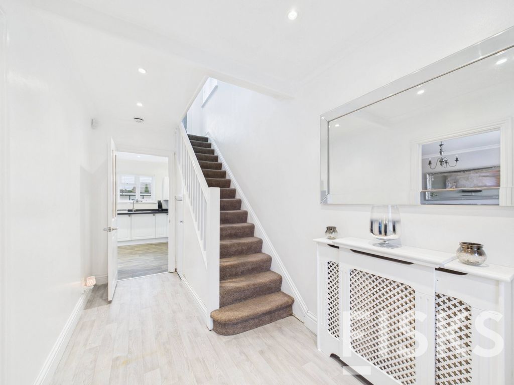 Property photo 2 of 27