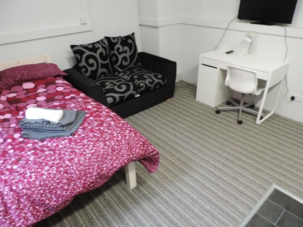 Property photo 3 of 4 Bright Bedroom With Sofa And Dedicated Workspace...