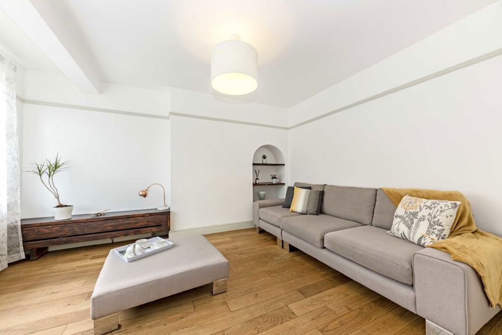 Property photo 2 of 8