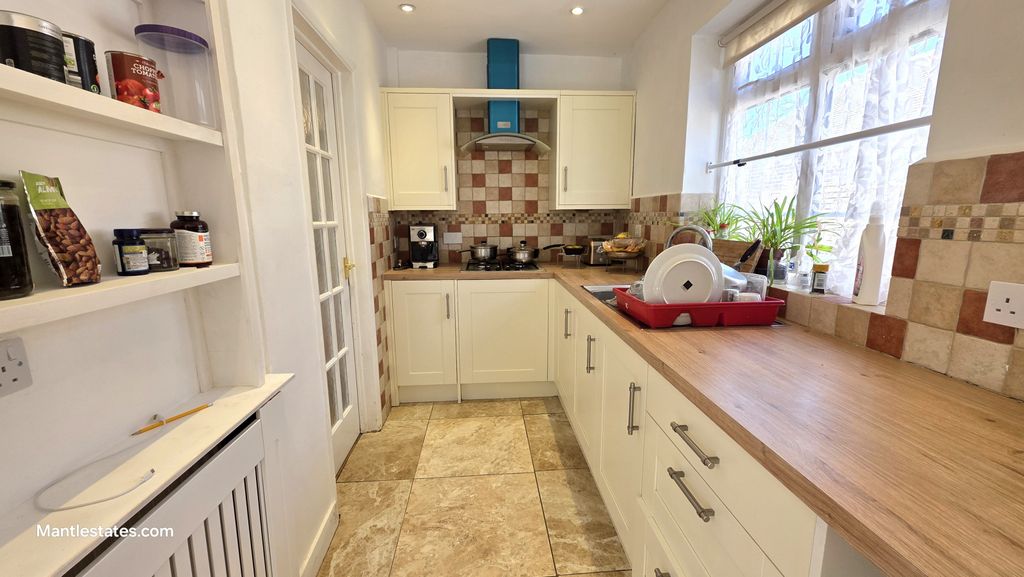 Property photo 2 of 20 Kitchen