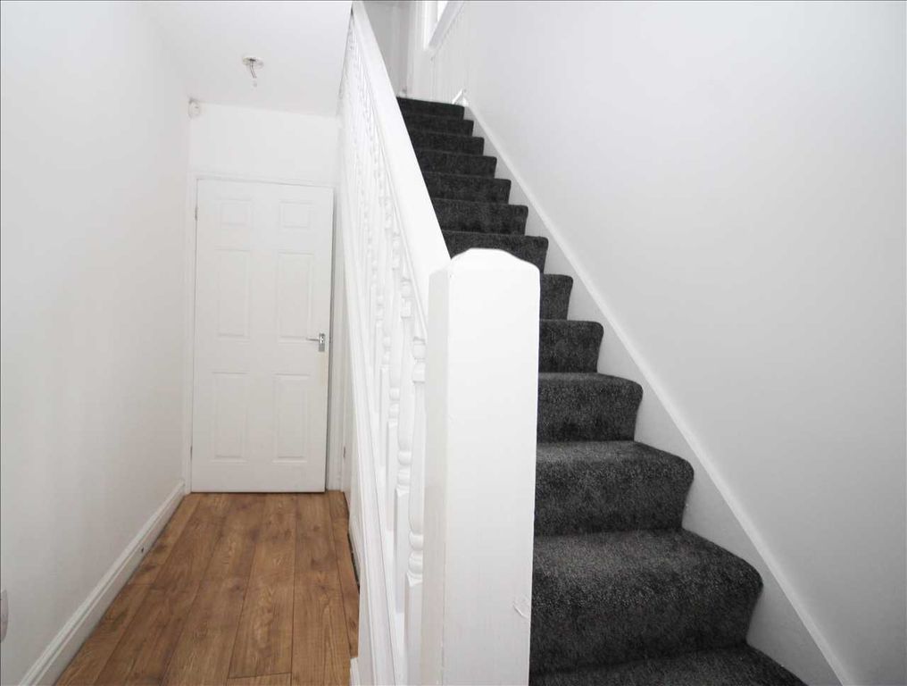 Property photo 2 of 13 Entrance Hall