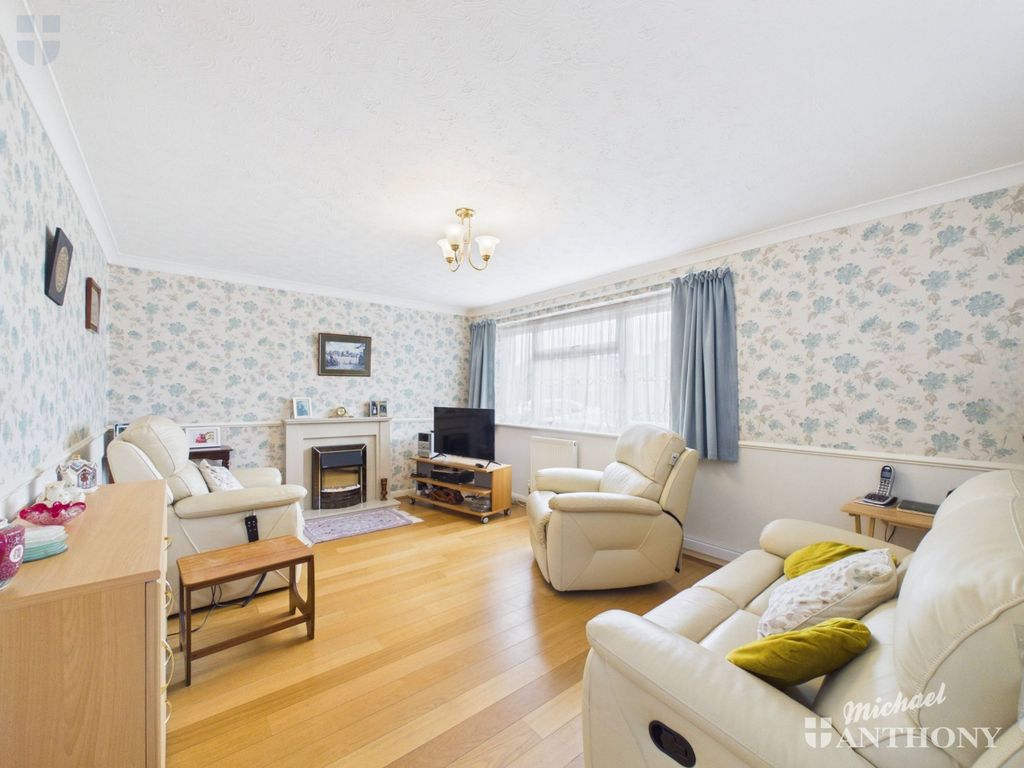 Property photo 3 of 17 Cam03218G0-Pr1027-Still016