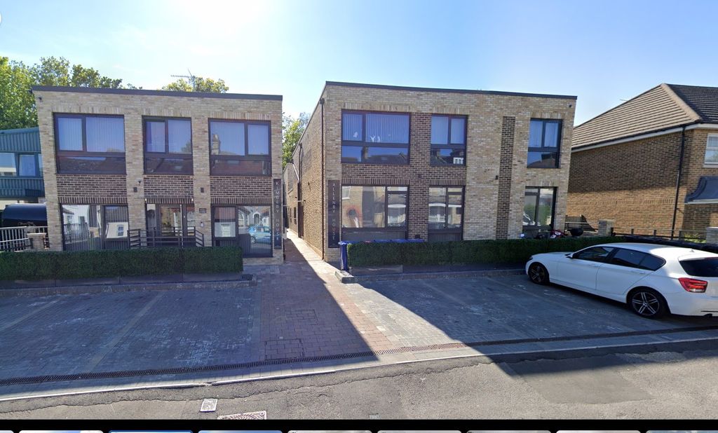 Property photo 2 of 8