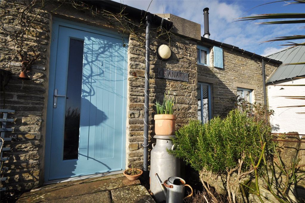Property photo 3 of 18 Granary Front Door