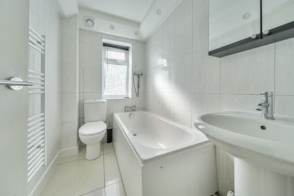 Property photo 3 of 18 1348970-5-68B85E1...
