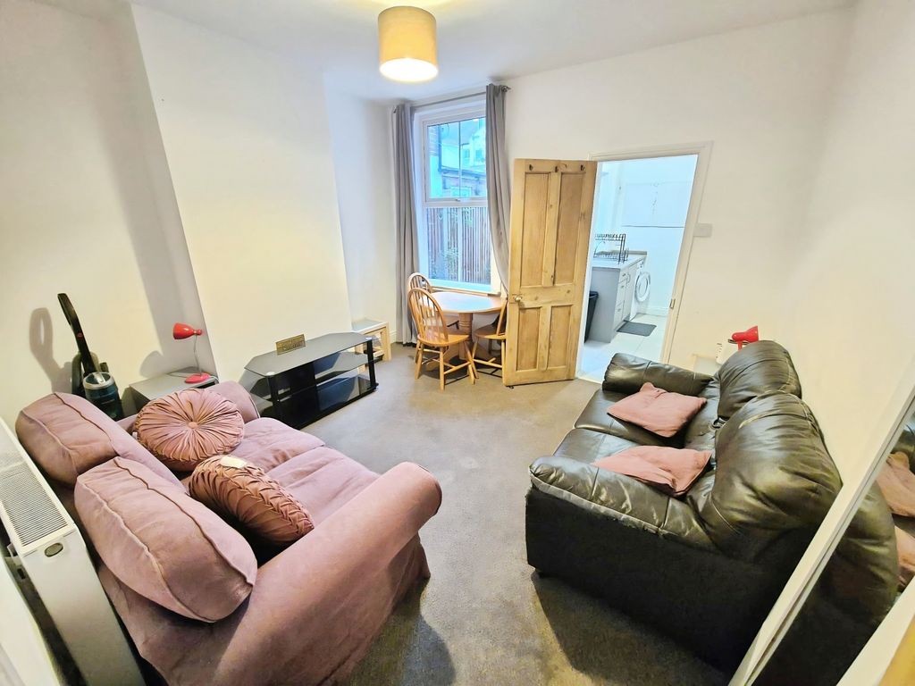 Property photo 2 of 19 Image