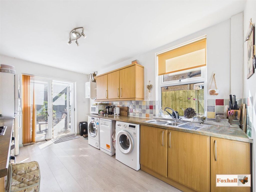 Property photo 3 of 17 Kitchen