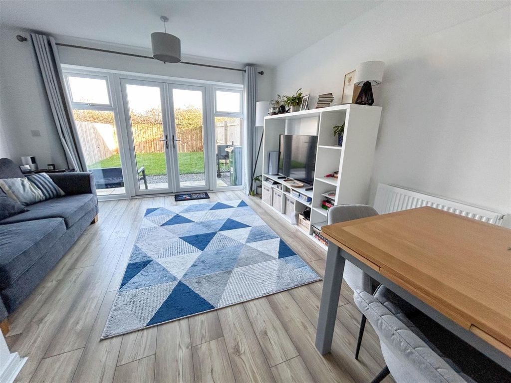 Property photo 2 of 8 Lounge