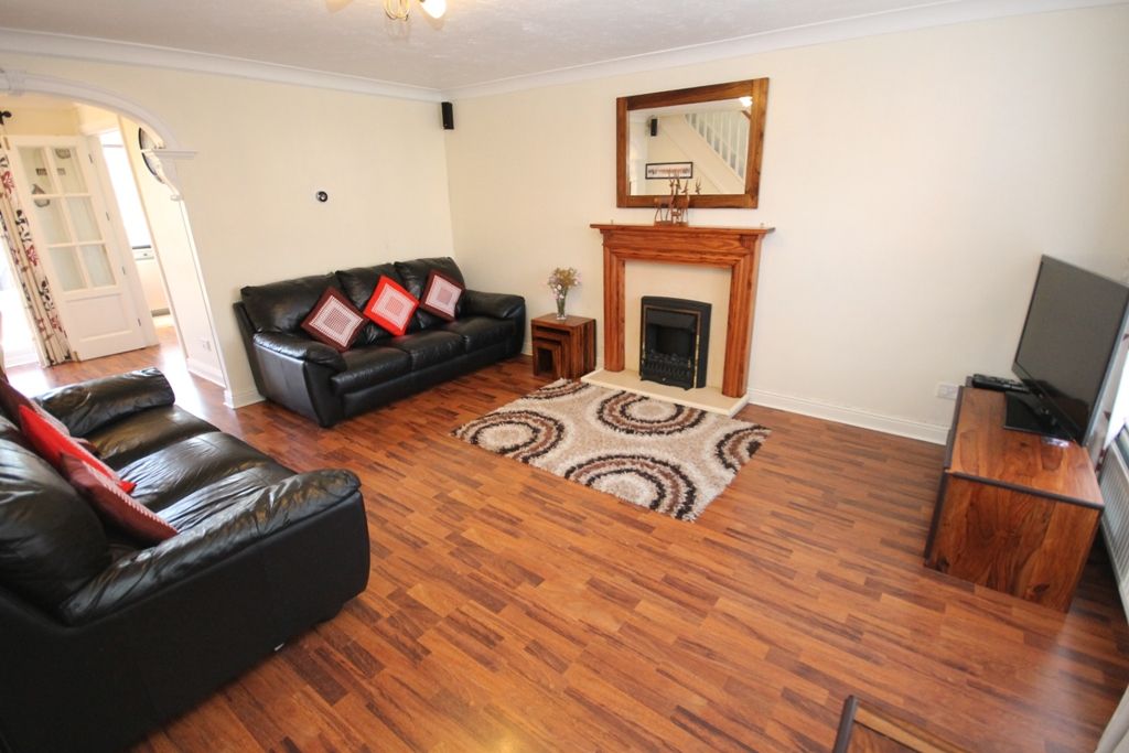 Property photo 3 of 11 Living Room