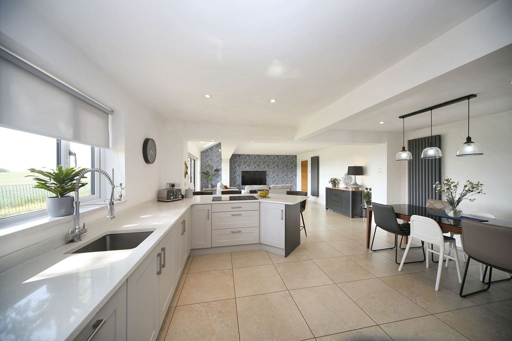 Property photo 2 of 54