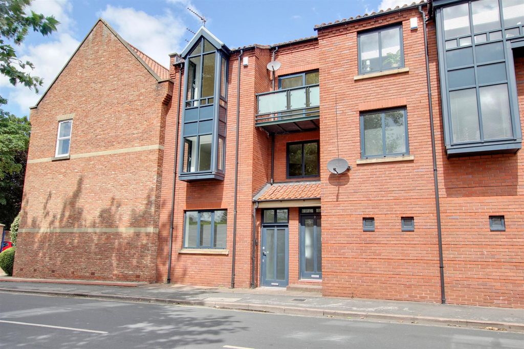 Property photo 1 of 15 Img_5808-Img_5810_Lzn.Jpg