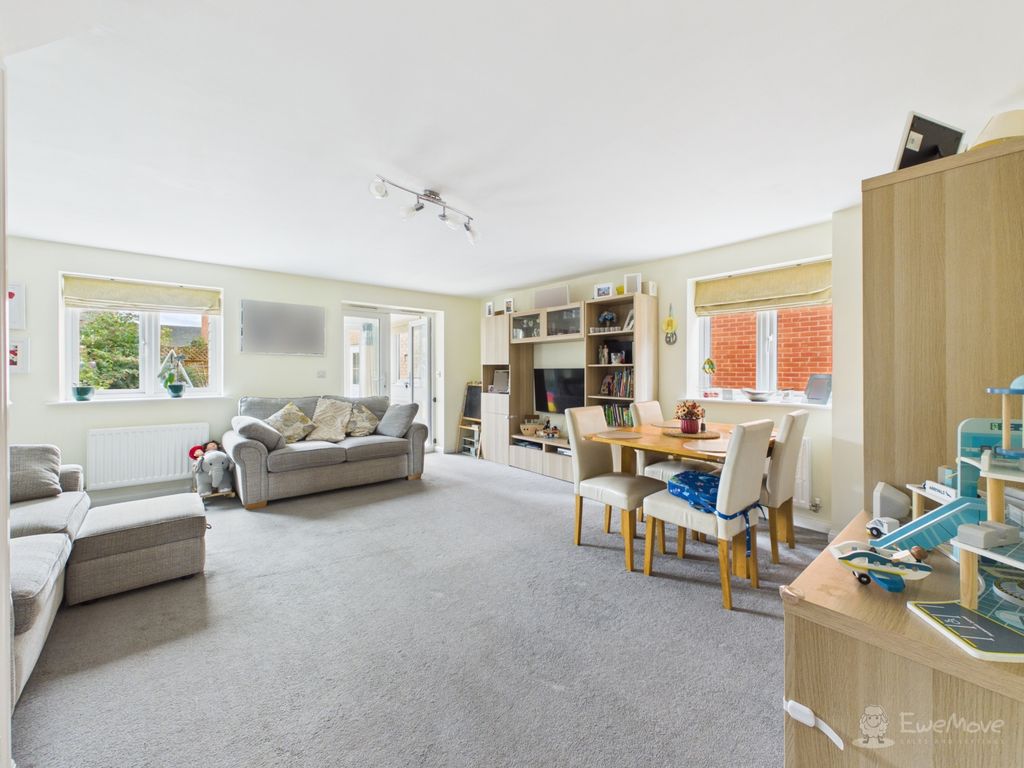 Property photo 3 of 20 Living Dining- Mark Stephens Ewemove Newmarket And