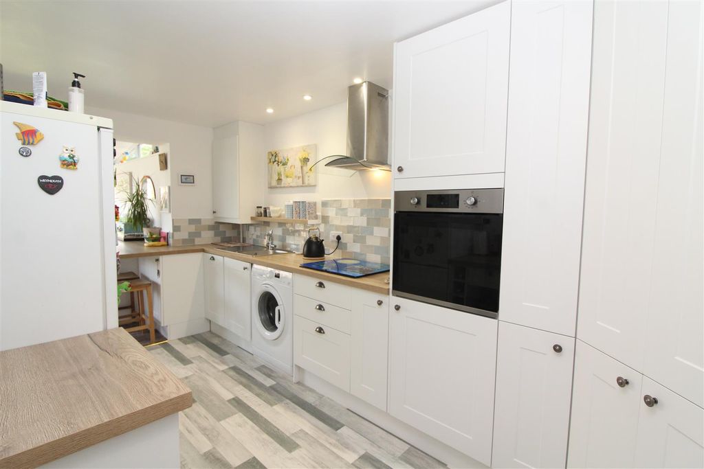 Property photo 2 of 27 Kitchen