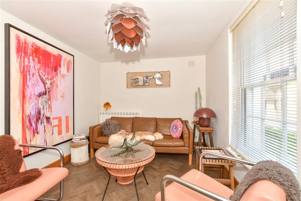 Property photo 2 of 8 Lounge