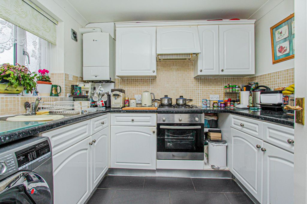 Property photo 2 of 12 Kitchen