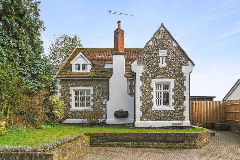 Property photo 1 of 18 Frontage