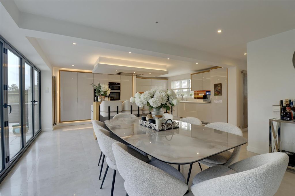 Property photo 3 of 29 Kitchen/Diner